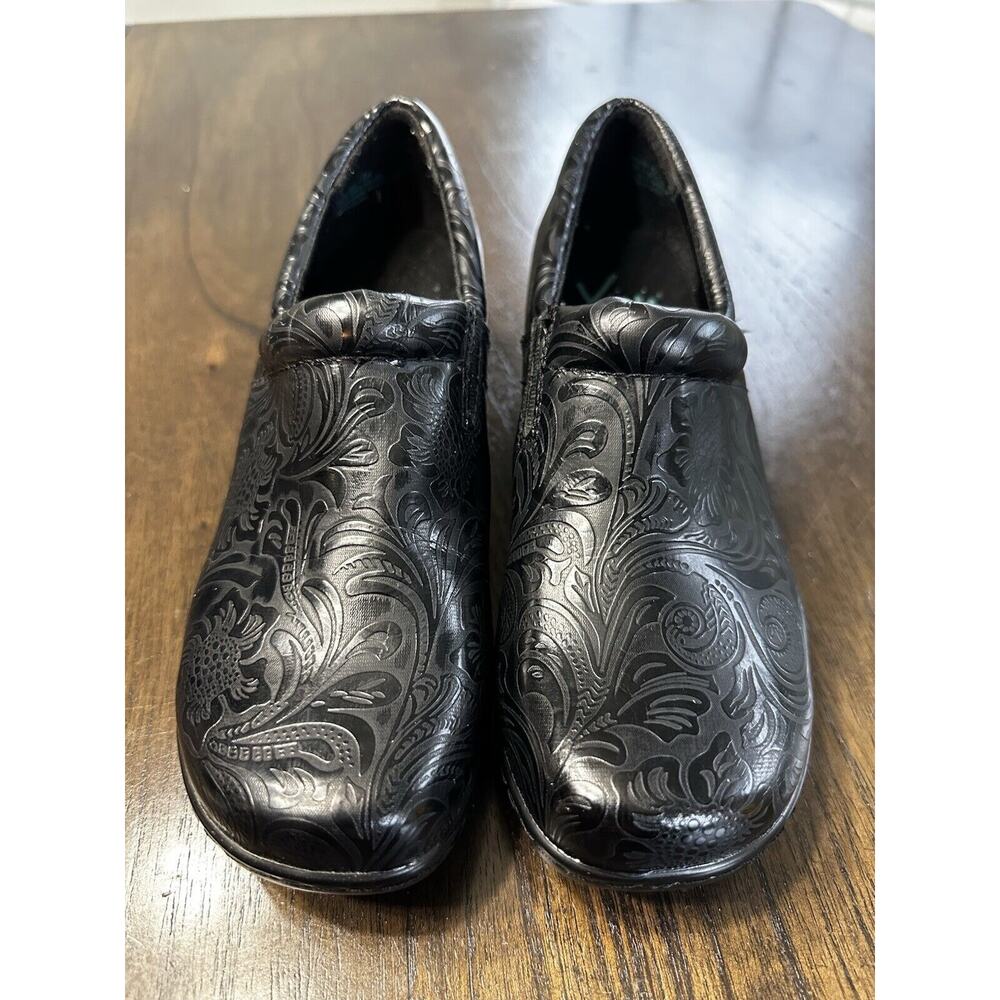 Yuu Women Bethanee Work Clogs Shoes Black Floral Comfort Slip On Wedged 7.5 M
